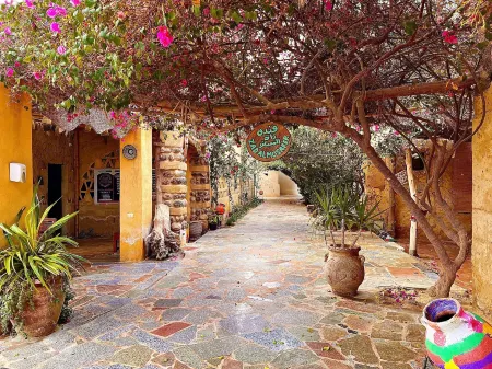 ZAD El Mosafer Guest House Отели в г. Qaroun