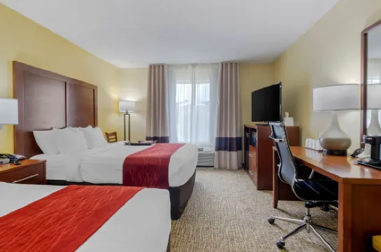 希爾斯維爾I-77舒適套房酒店 伍德朗酒店