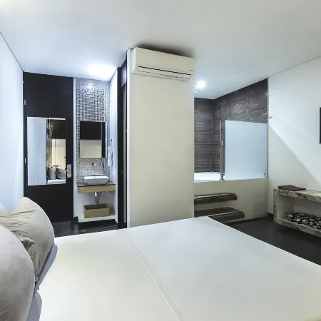 GALLERY HOTEL