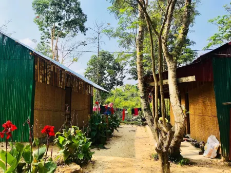 Yellow Moon M23 Hostel Отели рядом с достопримечательностью «Лейзи Бич»