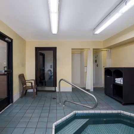 Quality Inn & Suites Medford Airport