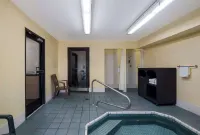 Quality Inn & Suites Medford Airport - spa