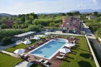 V Luxury Suites Hotel di Perama