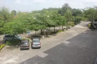 普瑞瑪SR酒店-會議中心日惹 - 停車場
