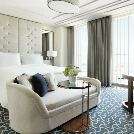 Four Seasons Hotel Abu Dhabi at Al Maryah Island Отели рядом с достопримечательностью «Абу-Даби»