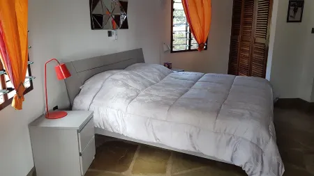 Madiba 2 Cottage Отели рядом с достопримечательностью «Chillspot Nirvana backpackers and bar and grill»