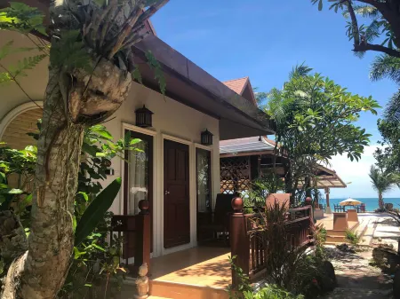 Kanok Buri Resort Отели рядом с достопримечательностью «Центр культуры о. Самуи (Dusit Dheva)»