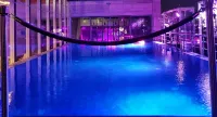Radisson Lucknow City Center - สระว่ายน้ำบนดาดฟ้า