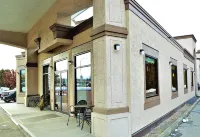 Super 8 by Wyndham Kelowna BC Hotel di Kelowna