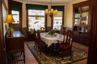 The Katherine Holle House Hotels in Clyman