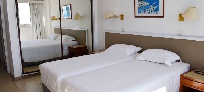 Sun Hall Beach Hotel Apartments โรงแรมในลาร์นากา