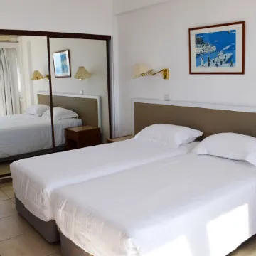 Sun Hall Beach Hotel Apartments Отели в г. Ларнака