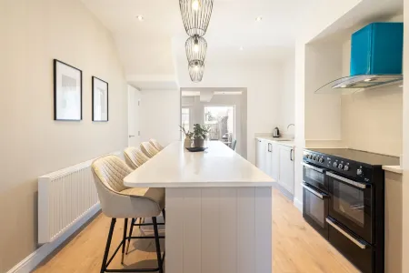 Host & Stay - Hithe House