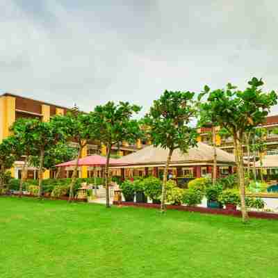Mayfair Waves Hotel Exterior