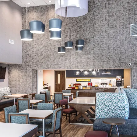 Hampton Inn & Suites by Hilton Bakersfield Central