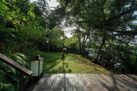 Lakeside Villa Lily Pod in Bolgoda near Colombo