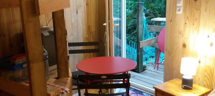 Cabane Dans les Arbres - le Nid Dans le Chêne Hotels in Mayenne
