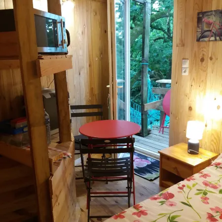 Cabane Dans les Arbres - le Nid Dans le Chêne