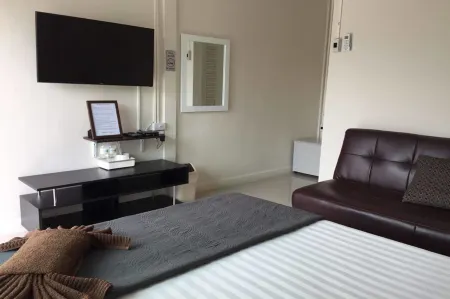 Baan Chan Suan Отели рядом с достопримечательностью «Wat Kaeng Klang Dong»