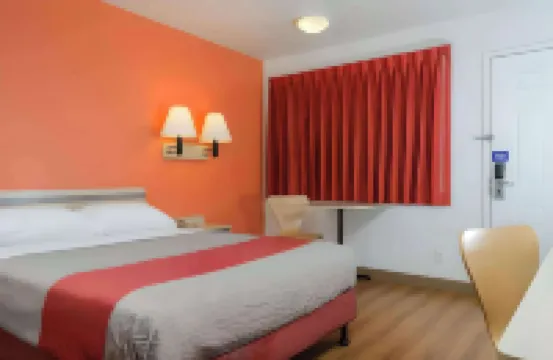 Super 8 by Wyndham Turlock