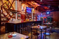 Wet Water Resort - Lakefront Retreat Near Colombo Airport - bar