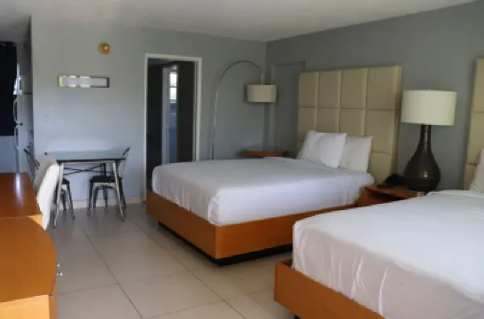 Ocean Mile Hotel Hotels near Bay View Drive Park