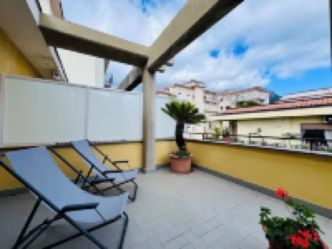 YourHome - Blu Jade House