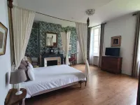 Château Fleur de Roques - Puisseguin Saint Emilion Hotels in Coutras