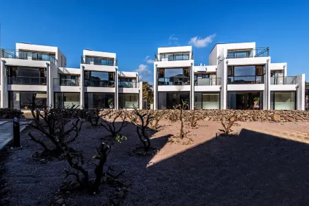 SBS Love Pension Отели рядом с достопримечательностью «Yongmeori Coast»