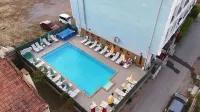 Koc Hotel - Pools