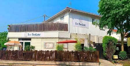 Hôtel le Boïate Отели рядом с достопримечательностью «Palm'Arès»