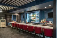 The Burgundy Hotel, Tapestry Collection by Hilton - bar