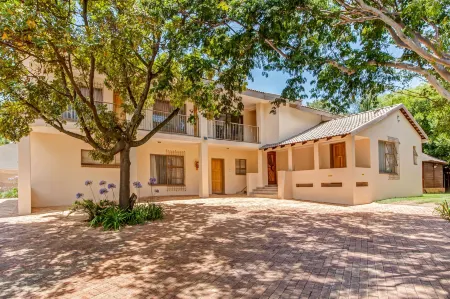 Dalberry Guest House Отели рядом с достопримечательностью «Берд Гарденс»