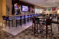 DoubleTree by Hilton Hotel St. Louis - Westport - bar