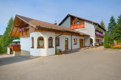 Wellness-Hotel Konditorei Cafe Talblick Hotels in Unterreichenbach