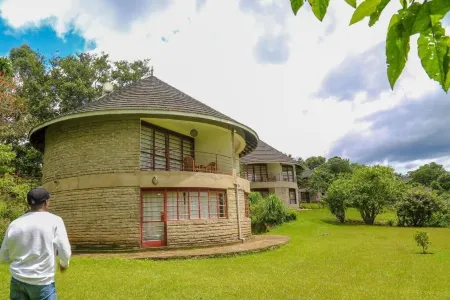 Koi Koi, Fort Portal