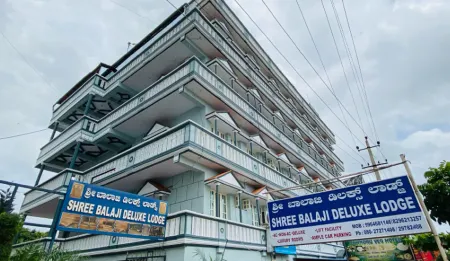 Shree Balaji Deluxe Lodge - Ramanagaram Отели рядом с достопримечательностью «Инноватив Филм Сити»