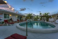 Green Seas Motel Отели в г. Халландейл Бич
