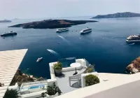 Loucas on the Cliff - วิวทะเล