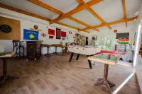 Camping les Peupliers Hotels in Plonéour-Lanvern