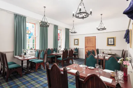 Tulloch Castle Hotel ‘A Bespoke Hotel’ Отели рядом с достопримечательностью «Strathpeffer Pump Room»
