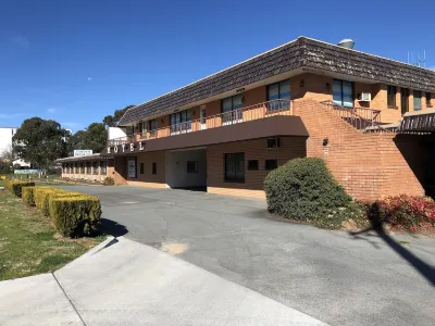 Canberra Lyneham Motor Inn Hotel a 
