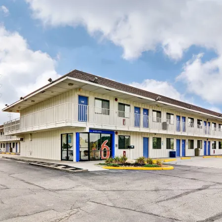 Motel 6 Pittsburgh, PA - Crafton