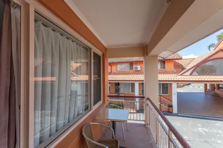 Engadine Motor Inn Отели рядом с достопримечательностью «Библиотека Энгадин»