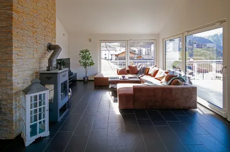 Modern and Cosy 5 Rooms Penthouse with Stunning View Отели в г. Тризенберг