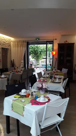 Au Bosquet Fleuri Отели в г. Йзёр-Сюр-Крёз