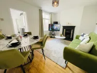 Lovely 4-Bed House in Luton