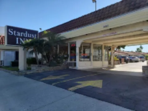 สตาร์ดัสต์ โมเต็ล อาซูซา โรงแรมในอาซูซ่า