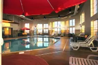 Arbuckle Lodge Gillette - Pools