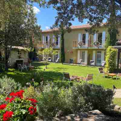 Logis Hôtel la Bastide de Grignan & la Chênaie Restaurant Hotel Exterior